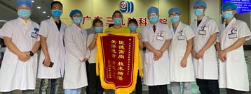 患者，男，28岁。头痛2月，加重2天，2020年3月21日入院神经外二科，诊断“颅内感染、继发性癫痫”；昏迷、瞳孔散大，急诊全麻下行“双侧去骨瓣减压术+左侧硬膜下脓肿清除术+右侧脑室外引流术”。术后继续抗感染、抗癫痫处理，病情好转，5月18日出院。