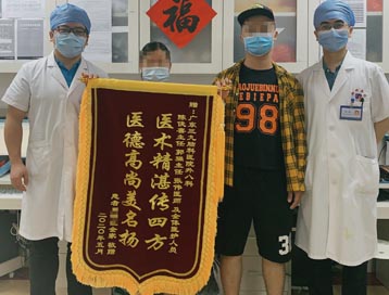 患者，男，22岁。发作性意识不清伴肢体抽搐10年余，2020年5月7日入院.5月11日在全麻下行“右侧颞岛叶致痫灶切除术”，术后病情稳定、症状缓解，5月21日出院。