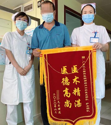 患者，男，70岁。二年前开始肢体乏力、流涎，2020年6月3日入院，诊断“帕金森综合征”，治疗抗帕金森症状、营养神经及对症治疗，病情缓解，6月11日出院。