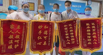 患者，男，39岁。“右侧颞叶低级别胶质瘤”，2020年3月9日入院，在全麻下行“右侧颞叶胶质瘤切除术+硬脑膜修补+颅骨成形术”，手术顺利，2020年4月9日出院。