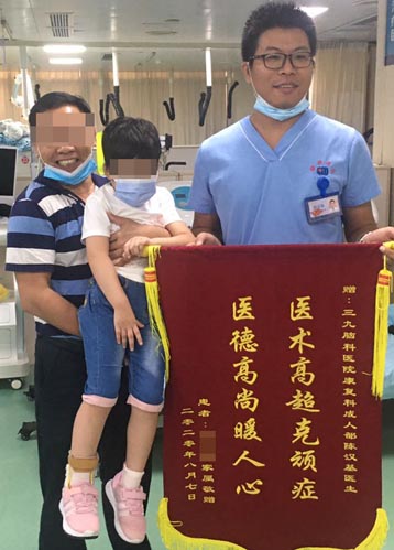 患儿，女，4岁多。2018年患“脑梗塞”，出现右侧偏瘫。一直在康复治疗科接受康复训练，症状改善显著。