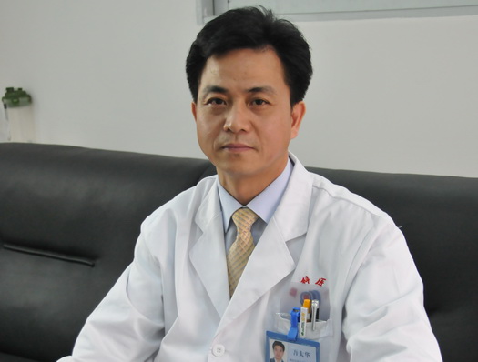 吾太华：血管神经外科的“神刀手”