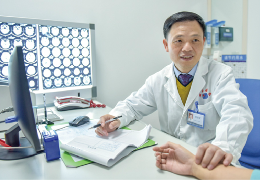 曾昭龙  敬人敬业  至精至诚