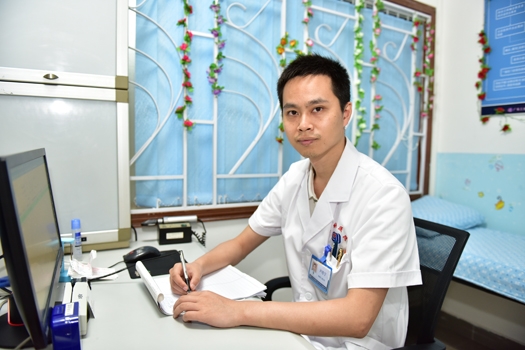 尹靖宇 让脑瘫患者的人生不再步履维艰