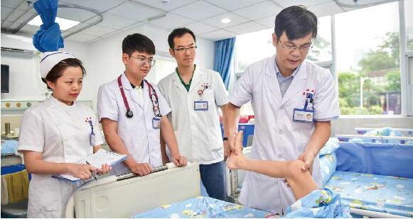 郑炳铃：一个脑瘫康复之路的求索者