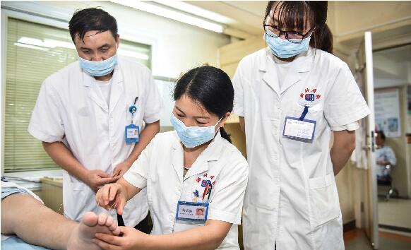 刘初容：一个还生命以尊严的医者