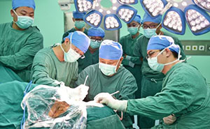 穆林森：微创治疗勇闯颅脑外科“禁区”