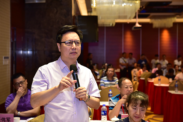 方陆雄讨论.JPG